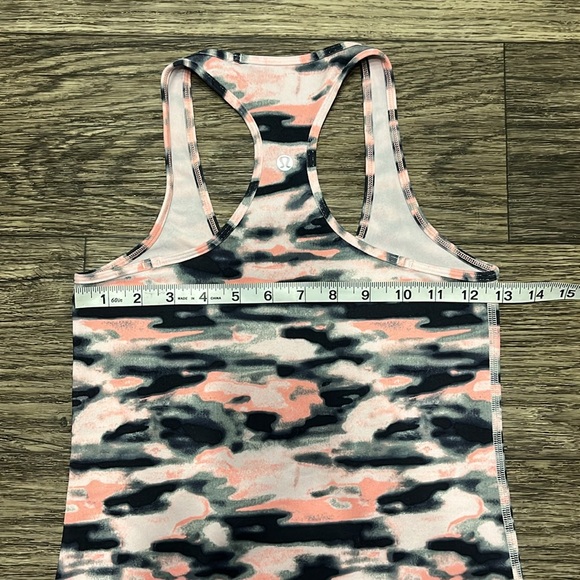 Lululemon Barely Pink Camo Racerback Tank size 4 - Picture 6 of 7